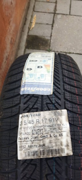 Goodyear 215/45r17 teli