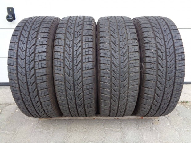 Goodyear 215/60R17 C teher téli gumi 2024-es újszerűen eladó