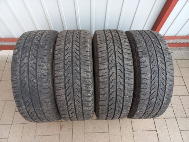 Goodyear 215/65 R15 C-s tli gumi garnitra!