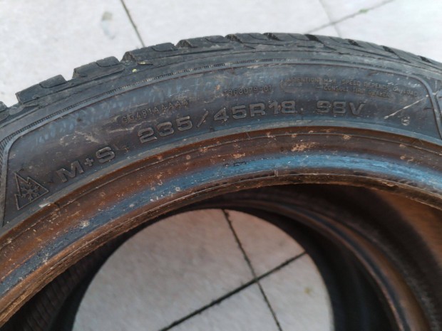 Goodyear 235/45 R 18 tli autgumi hasznlt 2 db
