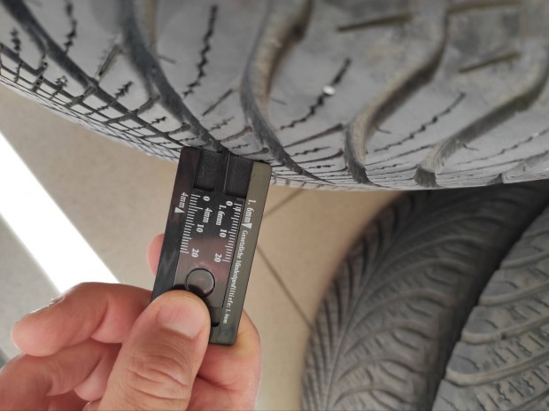 Goodyear 235/55 r17 ngy vszakos gumi 