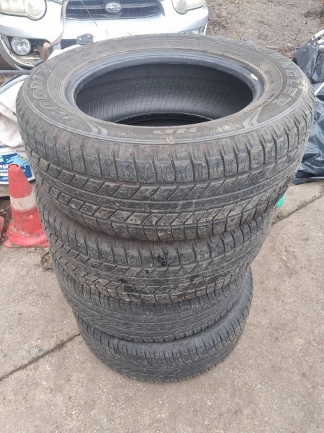 Goodyear 255/60 R18