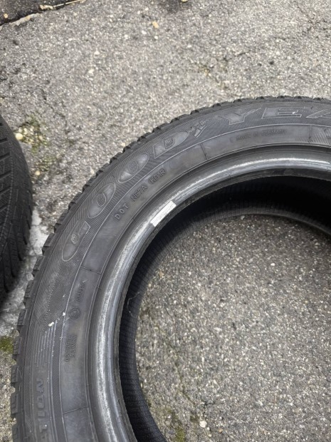 Goodyear 2 db negyedszakos gumi 235  55 179