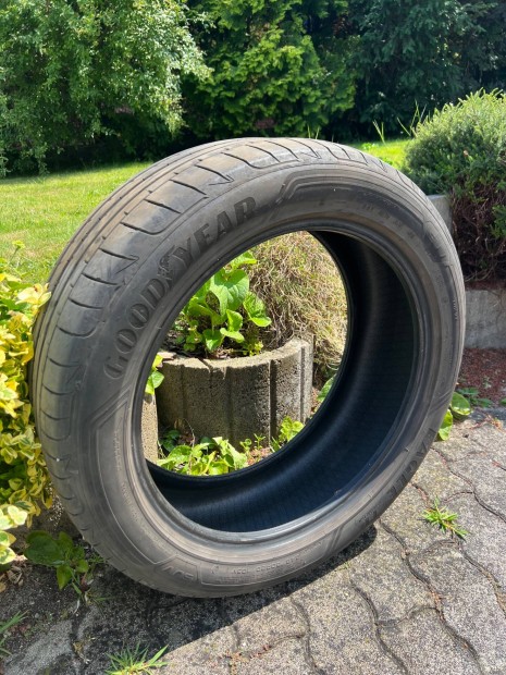 Goodyear Eagle F1 245/50 R20 105V gumiabroncs