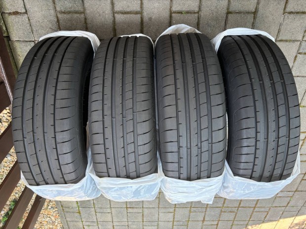 Goodyear Eagle F1 Asymmetric 3 SUV 235/65 R18 106 W