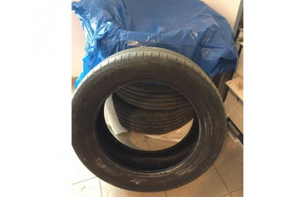 Goodyear Efficient Grip Performance 215/55 R17 nyri gumi szett elad