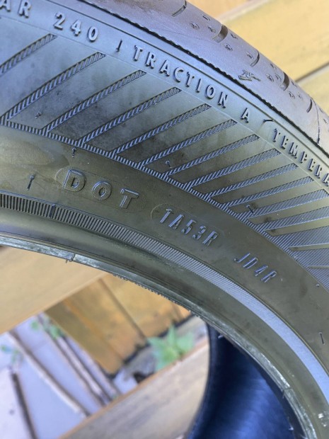Goodyear Efficientgrip Performance 2 215/55 R17 98W nyári gumi