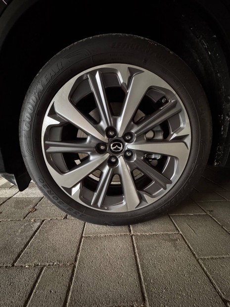 Goodyear Efficientgrip Performance SUV Gumiabroncs 235/50R20 104W