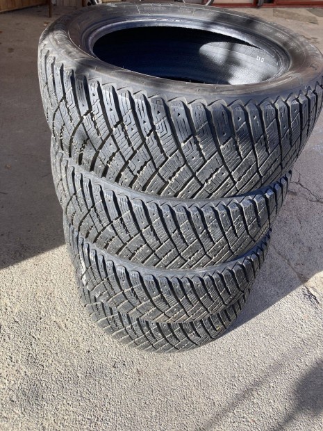 Goodyear Ice Arctic tligumi 225/55 R17 elad