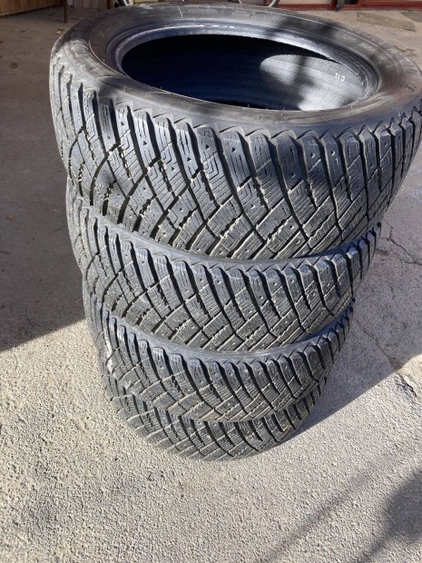 Goodyear Ice Arctic tligumi elad. 225/55 R17