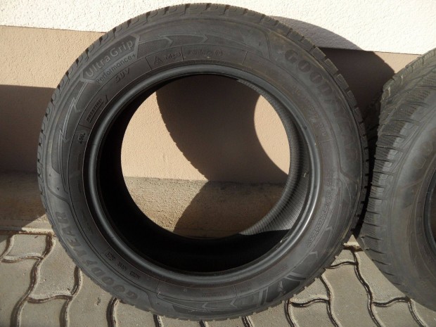 Goodyear UG Performance+ 215/65 R17 tli gumi