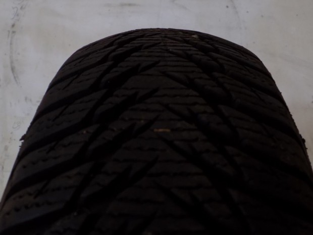 Goodyear ULTRAGRIP 8 (M+S) elad