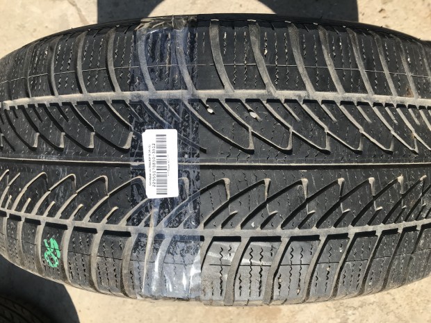 Goodyear ULTRAGRIP 8 (M+S) elad