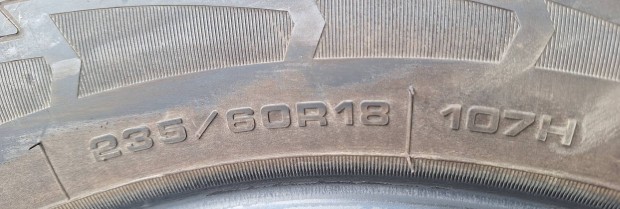 Goodyear Ultra grip 23560R18 gumi