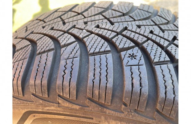 Goodyear Ultragrip 195/55 16 87T tli gumi + 16x6.5J aclfelni