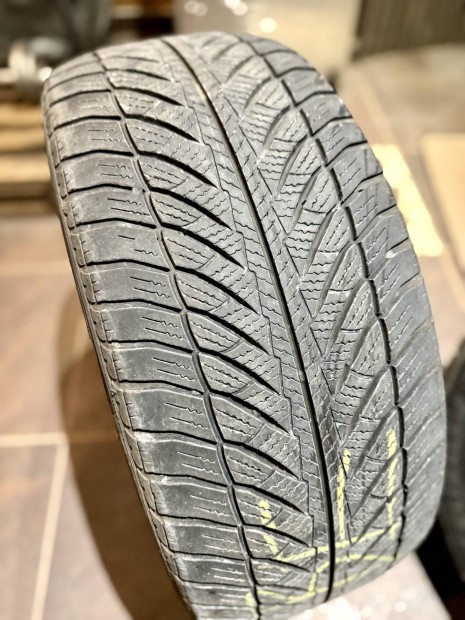 Goodyear Ultragrip 245/45 r19 ; 245 45 19