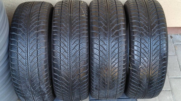 Goodyear Ultragrip 8 Performance 195/55 R16 87H téli gumi szett 6mm+