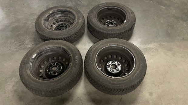 Goodyear Ultragrip 9+ 195/65 R15 91T DOT2422 téli gumi+acélfelni 4 db