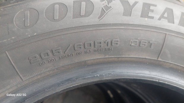 Goodyear Ultragrip Arctic 2 205/60 R16 Szges gumi