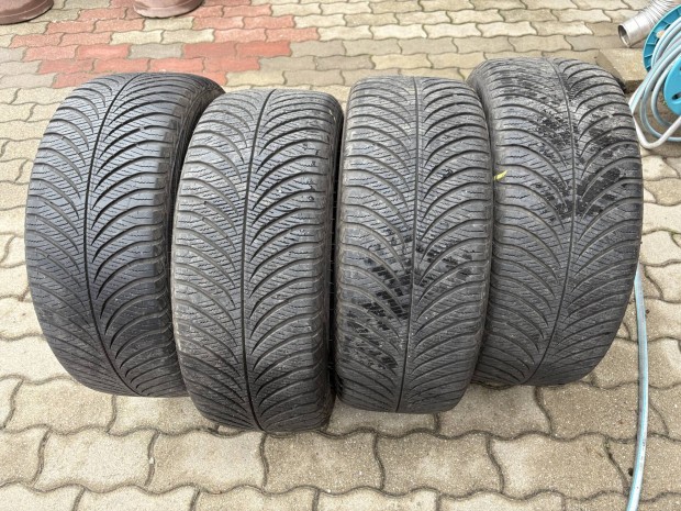 Goodyear Vector 4seasons 215/50 R17 4vszakos gumi