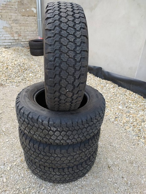 Goodyear Wrangler adventure 215/70 r16