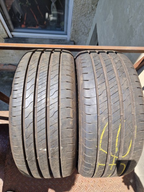 Goodyear nyrigumi 225 45 17