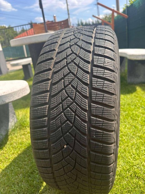 Goodyear tli gumik szinte jan 50.000 Ft/db