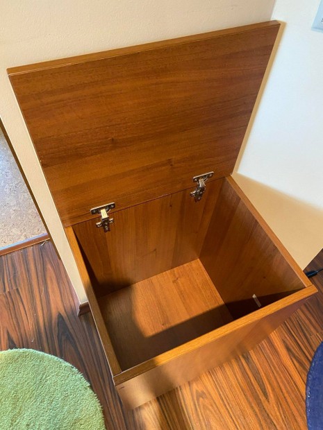 G�rg�s t�rol� szekr�ny