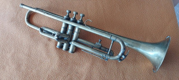 Gotham trombita elad�