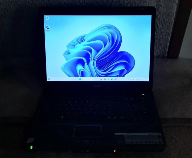 Grafit szn Acer 15" zleti (Travelmate) laptop elad.
