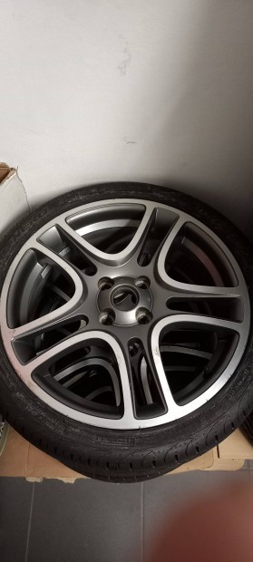 Grande Punto alufelnik 205/40 R 17 pirelli gumikkal 