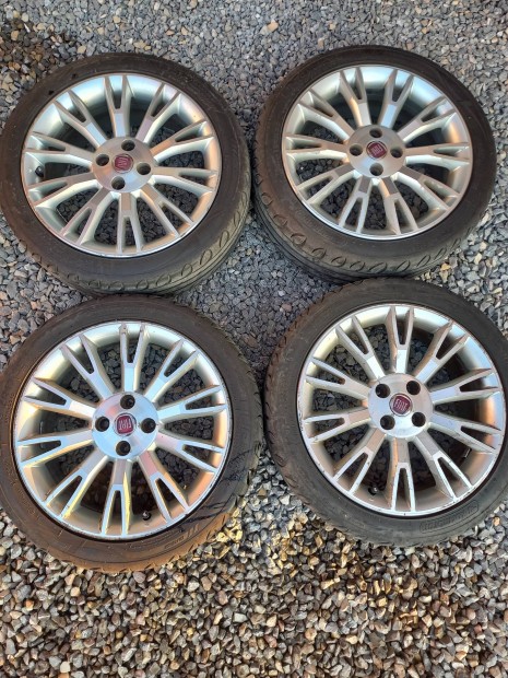 Grande Punto sport 17 colos alufelnik  205/45 R 17 gumik 