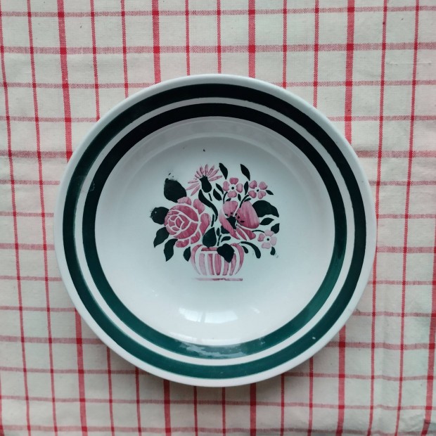 Grnit, "Virgcsokor vzban" mints porceln falitnyr, tnyr