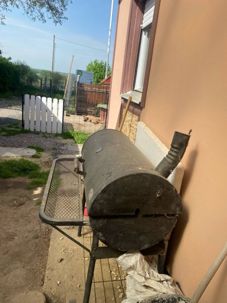 Grillező és füstölő