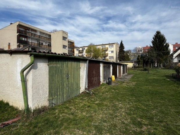 Gróf Apponyi A. Utcában 17 M2-Es Garázs Eladó