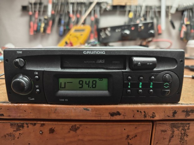 Grundig 1200VD kazett�s aut�r�di� 