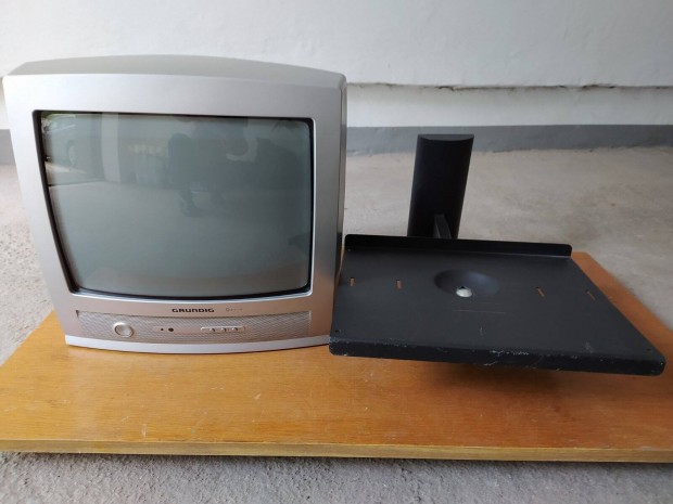 Grundig Davio kis képernyős TV fali konzollal