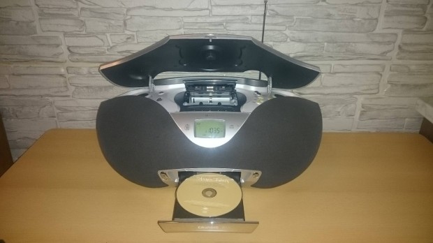 Grundig Masq hordozhat CD lejtsz, rdi, kazetts magn, tkletes!