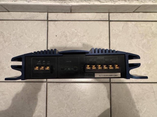 Grundig PA240 4x60 wattos autó erősítő