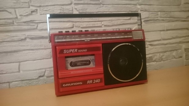 Grundig RR 240 retro hordozhat rdi kazetts magn, rdismagn