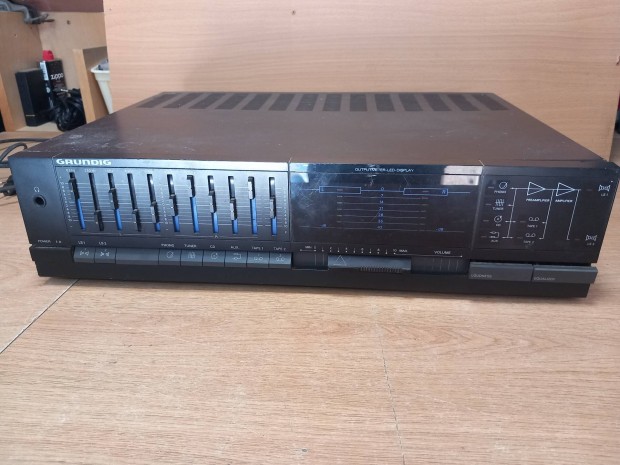 Grundig V8200 erst alkatrsznek elad