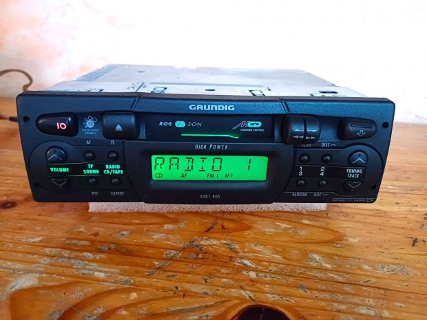 Grundig retro kazetts autrdi 1998-bl