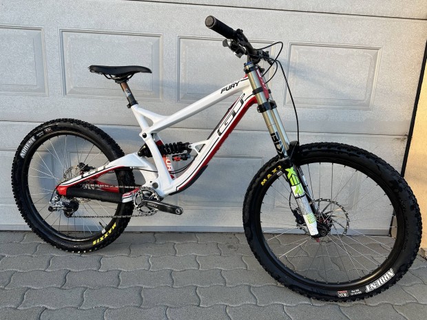 Gt Fury dh bico