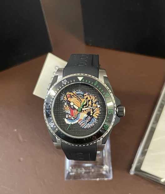 Gucci Dive 40mm sv�jci kar�ra (Watch Bandita)