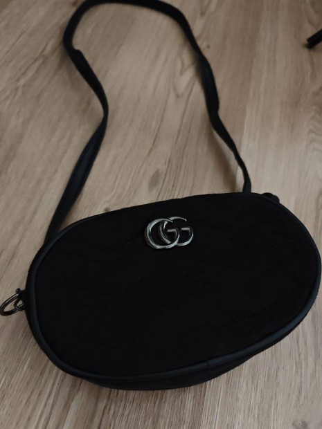 Gucci bársonyos fekete női kistáska