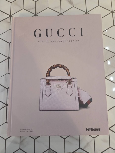 Gucci k�nyv!!