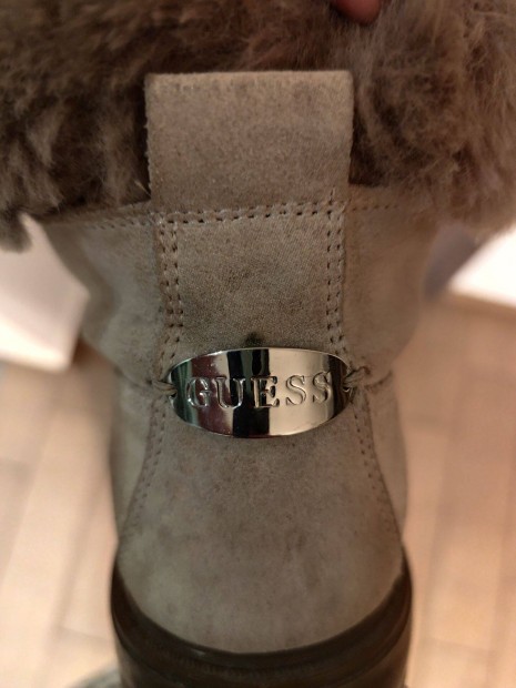 Guess bakancs 40