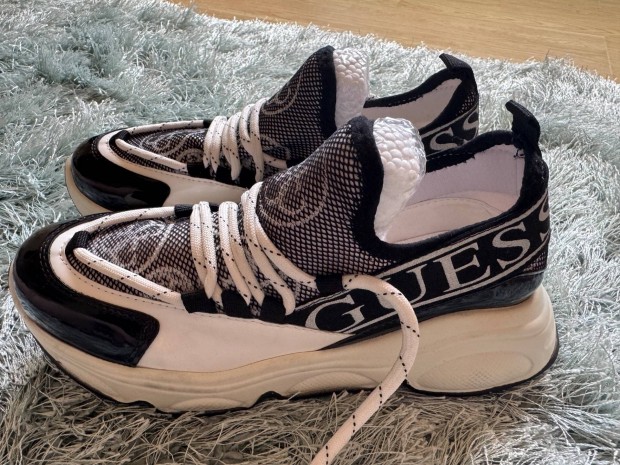 Guess cip 40-es