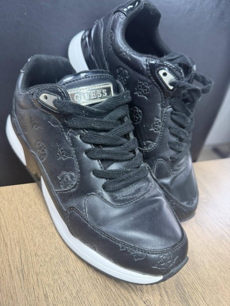 Guess eredeti cip� 36-os fix:5000 ft 