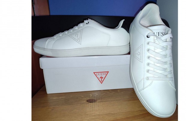 Guess eredeti feh�r �j, f�rfi cip� 43-as dobozzal